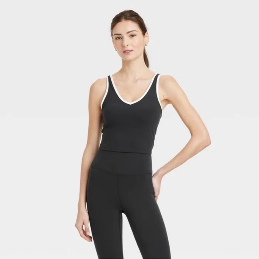 All In Motion Everyday Soft Light Support Contrast V Neck Cropped Sports Bra